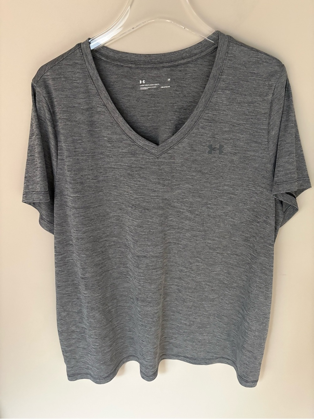 Under Armour Gray V-Neck Short Sleeve Performance Tee | Women's Sz XXL